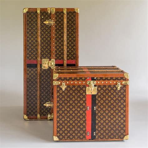 Louis Vuitton pic trunk